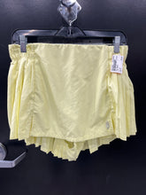 Load image into Gallery viewer, Free People Athletic Shorts Size Medium
