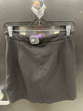 Load image into Gallery viewer, Princess Polly Short Skirt Size 5/6
