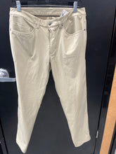 Load image into Gallery viewer, Lulu Lemon Pants Size 32 406
