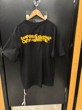 Load image into Gallery viewer, Off White Short Sleeve Top Size Medium
