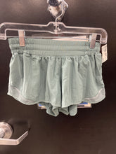 Load image into Gallery viewer, Lulu Lemon Athletic Shorts Size 3/4 0794
