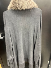 Load image into Gallery viewer, Alice &amp; Olivia Sweater Size Small 489
