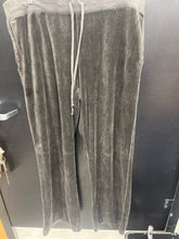 Load image into Gallery viewer, Juicy Couture Size Large

