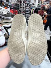 Load image into Gallery viewer, VEJA Women Dress Shoes 10
