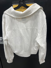 Load image into Gallery viewer, Abercrombie &amp; Fitch Sweater Size Small 653
