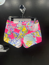 Load image into Gallery viewer, Lilly Pulitzer Shorts Size Extra Small 5692

