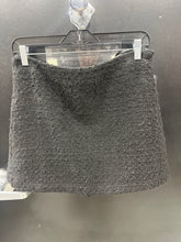Load image into Gallery viewer, Abercrombie &amp; Fitch Short Skirt Size Medium 148

