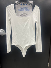 Load image into Gallery viewer, Babaton Long Sleeve Top Size Small
