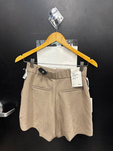 Load image into Gallery viewer, NWT Wilfred Shorts Size 2 6794

