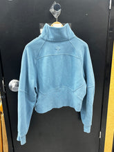 Load image into Gallery viewer, Lululemon Sweater Size Small 7910
