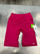 Load image into Gallery viewer, Alo Athletic Shorts NWt Size Small
