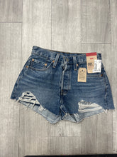 Load image into Gallery viewer, Levi Shorts Size 2 8467
