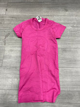 Load image into Gallery viewer, Lulu Lemon Athletic Top Size 2
