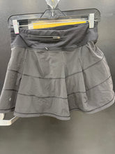 Load image into Gallery viewer, Lululemon Athletic Shorts Size 3/4
