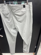 Load image into Gallery viewer, Vuori Pants Size 36
