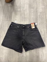 Load image into Gallery viewer, Levi Shorts Size 13/14 8468

