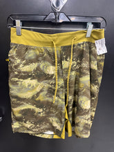 Load image into Gallery viewer, Lululemon Athletic Shorts Size Medium 499
