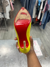 Load image into Gallery viewer, Christian Louboutin 39
