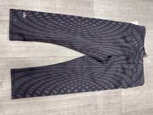 Load image into Gallery viewer, Alo Athletic Pants Size Small
