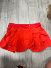 Load image into Gallery viewer, Lululemon Athletic Shorts Size 12
