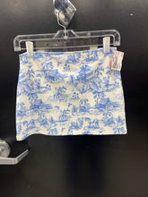 Load image into Gallery viewer, Edikted Short Skirt Size Medium 976
