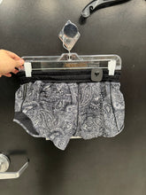 Load image into Gallery viewer, Lulu Lemon Athletic Shorts Size 4 4946
