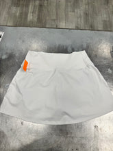 Load image into Gallery viewer, Vuori Short Skirt Size Small 4574
