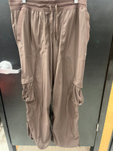Load image into Gallery viewer, Lulu Lemon Athletic Pants Size Extra Large
