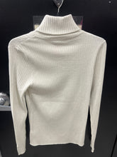 Load image into Gallery viewer, J.Mclaughlin Sweater Size Small
