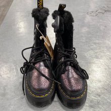 Load image into Gallery viewer, Dr Martens Boots Womens 5
