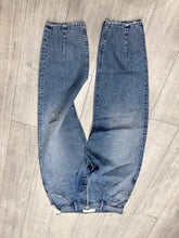 Load image into Gallery viewer, Mother Denim Size 7/8 (29) 8902
