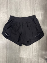 Load image into Gallery viewer, Lululemon Athletic Shorts Size 3/4 465
