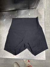 Load image into Gallery viewer, Lulu Lemon Athletic Shorts Size 2 6172
