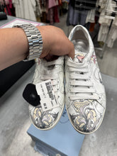 Load image into Gallery viewer, Prada Shoes Size 7.5
