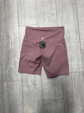 Load image into Gallery viewer, Lululemon Athletic Shorts Size 5/6

