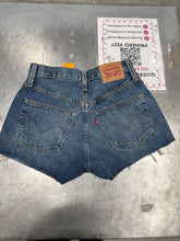 Load image into Gallery viewer, Levi Shorts Size 2
