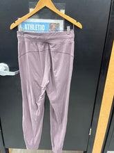 Load image into Gallery viewer, Lululemon Athletic Pants Size Medium
