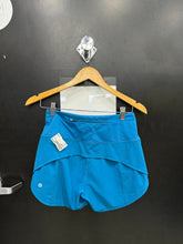 Load image into Gallery viewer, Lululemon Athletic Shorts Size 4 0132
