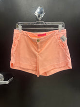 Load image into Gallery viewer, Lilly Pulitzer Shorts Size 7/8
