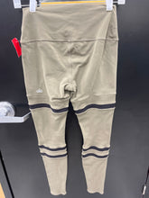 Load image into Gallery viewer, Alo Athletic Pants Size Small
