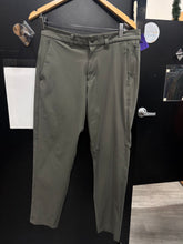 Load image into Gallery viewer, Lululemon Pants Size 32
