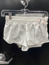 Load image into Gallery viewer, Lulu Lemon Athletic Shorts Size 3/4
