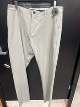 Load image into Gallery viewer, Vuori Pants Size 36
