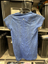 Load image into Gallery viewer, Lulu Lemon Athletic Top Size 4
