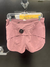 Load image into Gallery viewer, Lulu Lemon Shorts Size 7/8 7975
