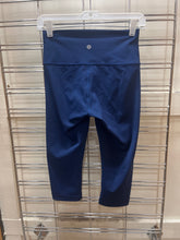 Load image into Gallery viewer, Lulu Lemon Athletic Pants Size Medium
