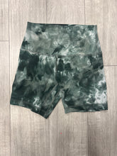 Load image into Gallery viewer, Lulu Lemon Athletic Shorts Size Small 9412
