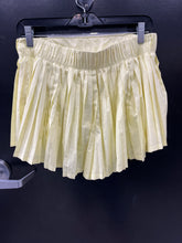 Load image into Gallery viewer, Free People Athletic Shorts Size Medium
