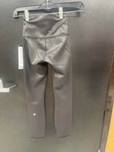 Load image into Gallery viewer, Lululemon Athletic Shorts Size 0 (447)
