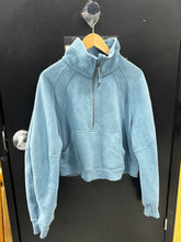 Load image into Gallery viewer, Lululemon Sweater Size Small 7910
